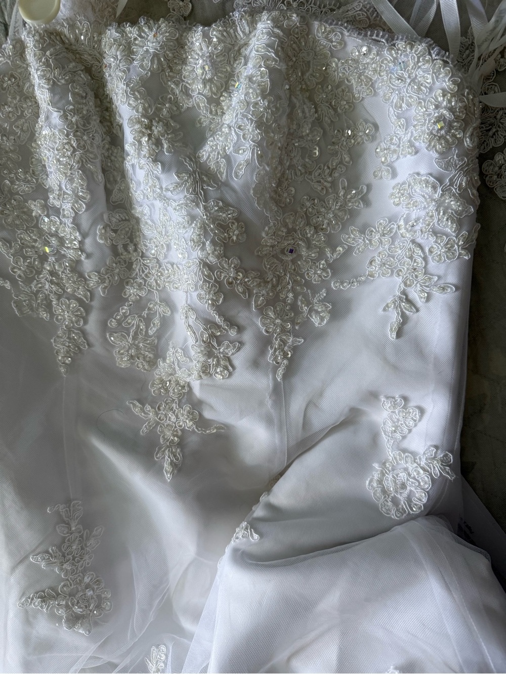 David's Bridal White Wedding Dress Label Detail - Picture 4 of 8